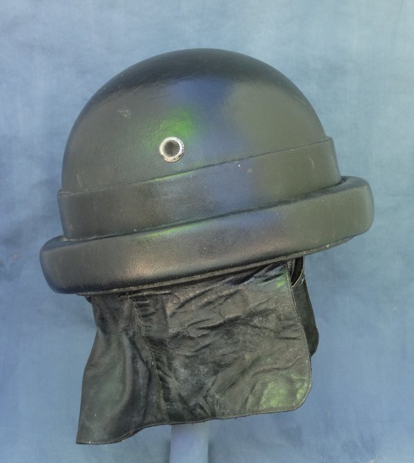 Italian tank helmet model 35