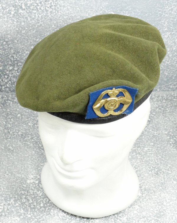 The Netherlands Beret Regiment Aan en Afvoer Troepen