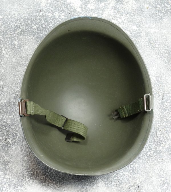 Belgian M51 Army helmet UN (2)