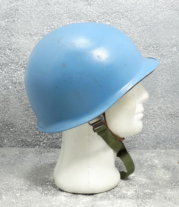 Belgian M51 Army helmet UN (2)