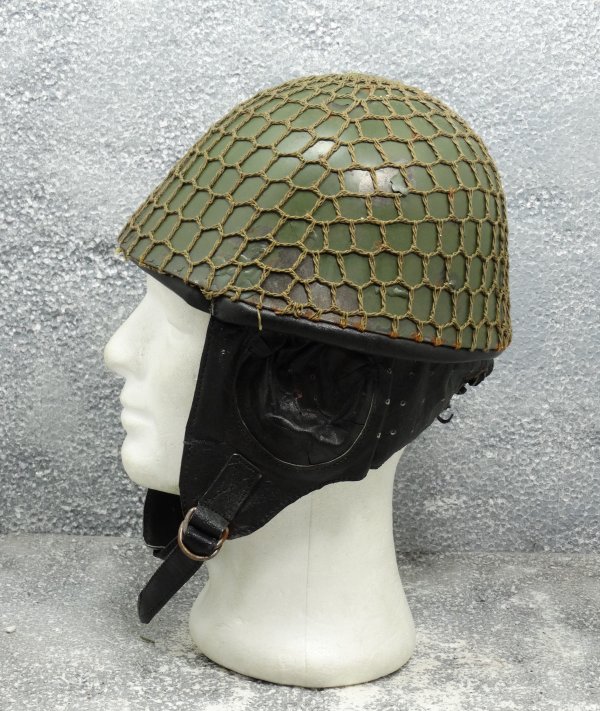 Romanian paratrooper helmet model 75